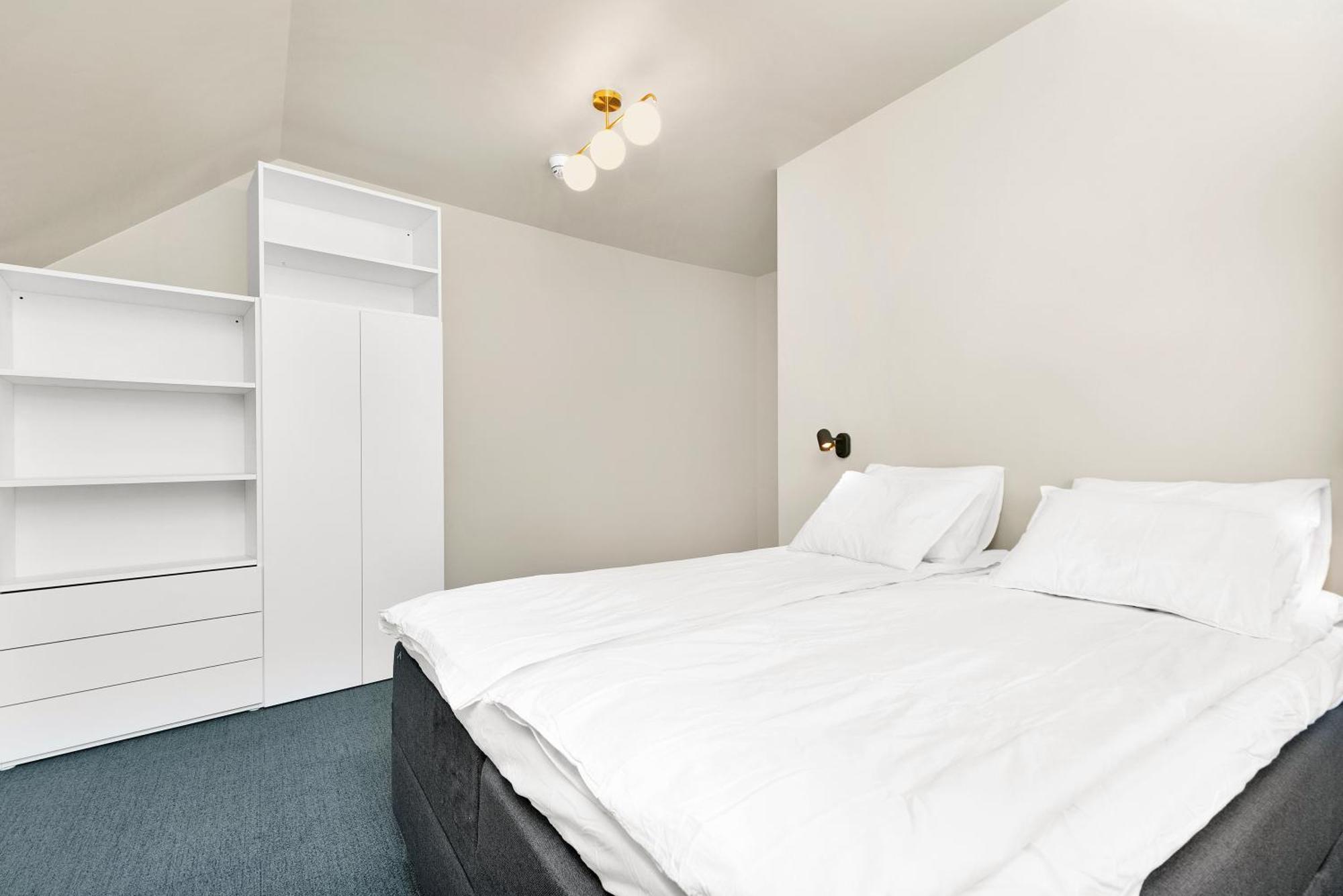Central Guest House - Bedroom With En Suite Bathroom Stavanger Rum bild