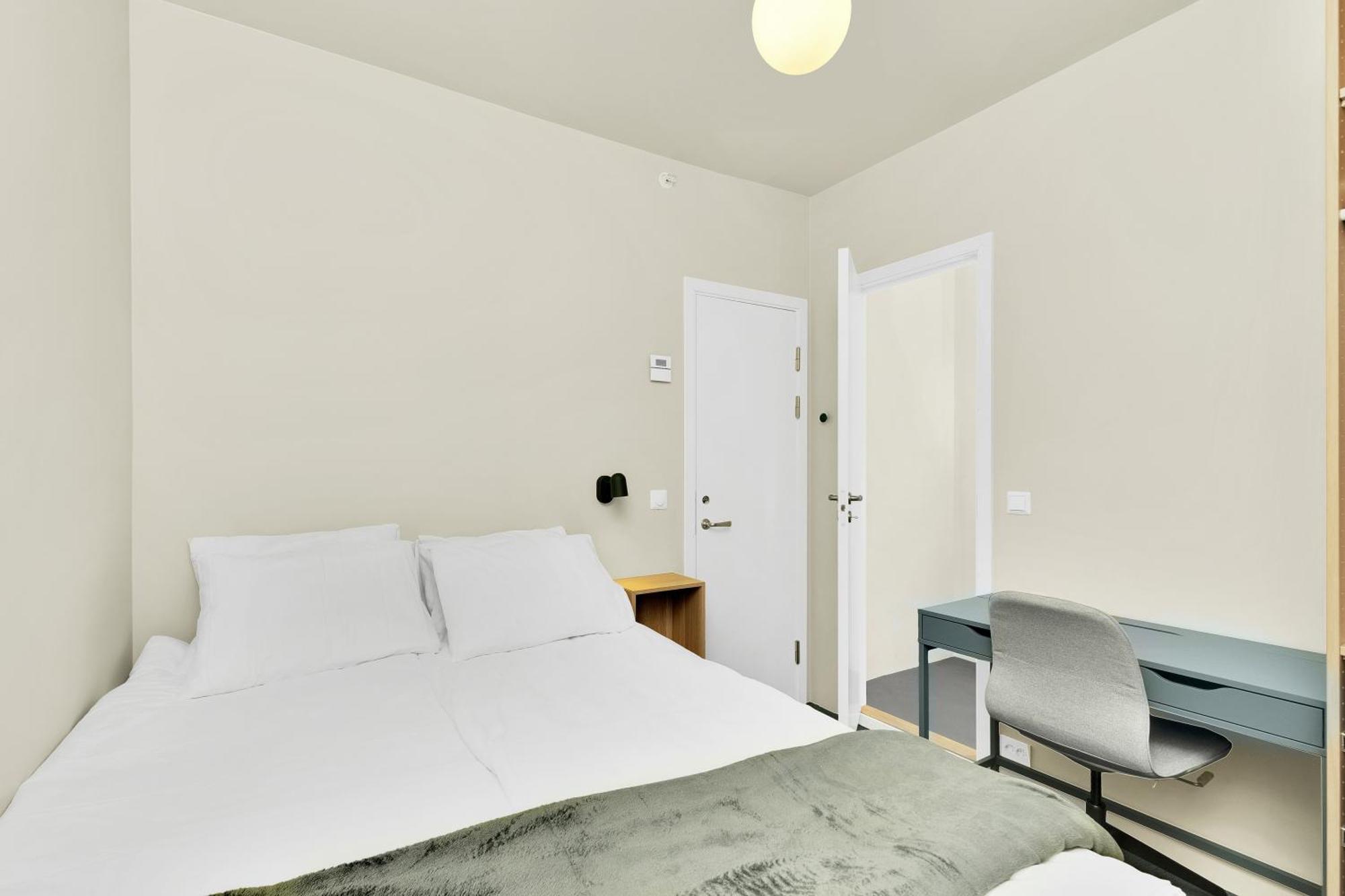 Central Guest House - Bedroom With En Suite Bathroom Stavanger Rum bild