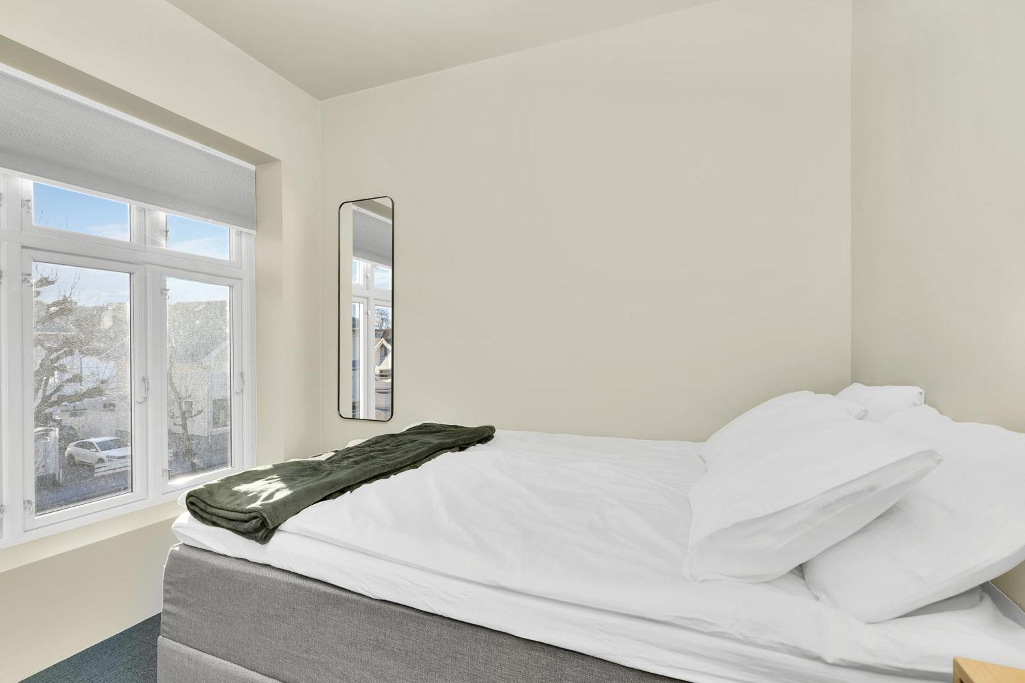 Central Guest House - Bedroom With En Suite Bathroom Stavanger Rum bild