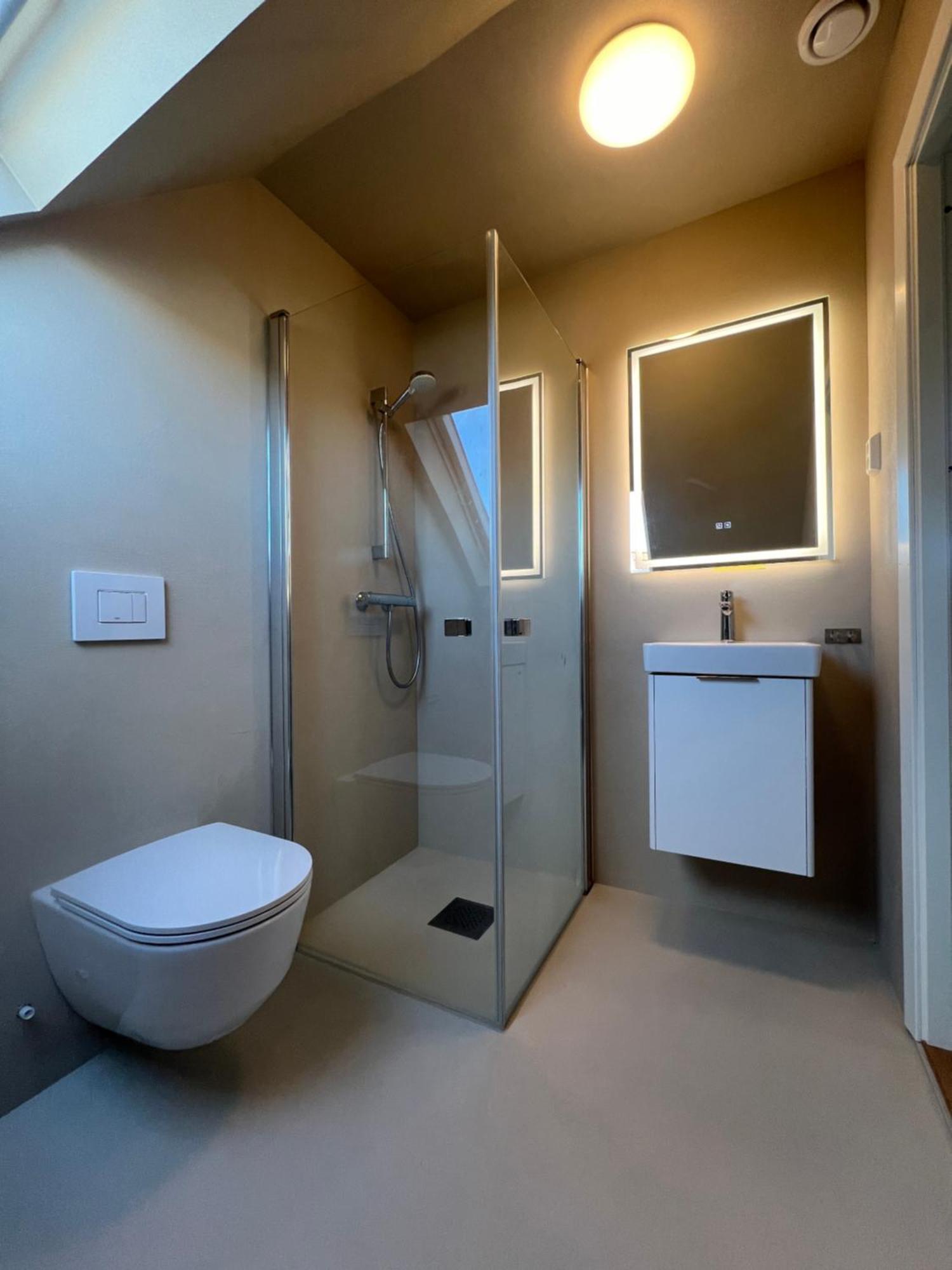 Central Guest House - Bedroom With En Suite Bathroom Stavanger Rum bild