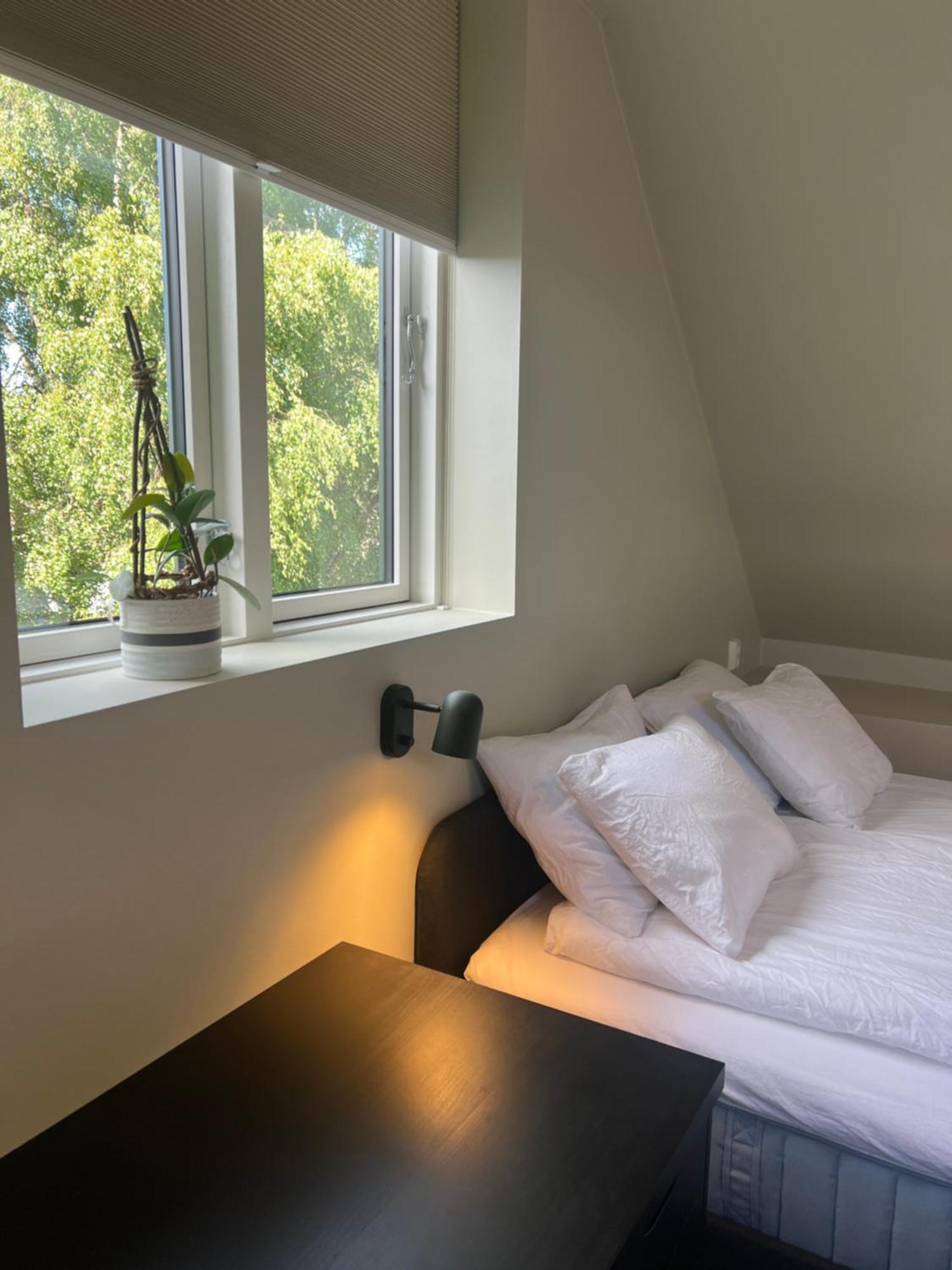 Central Guest House - Bedroom With En Suite Bathroom Stavanger Rum bild